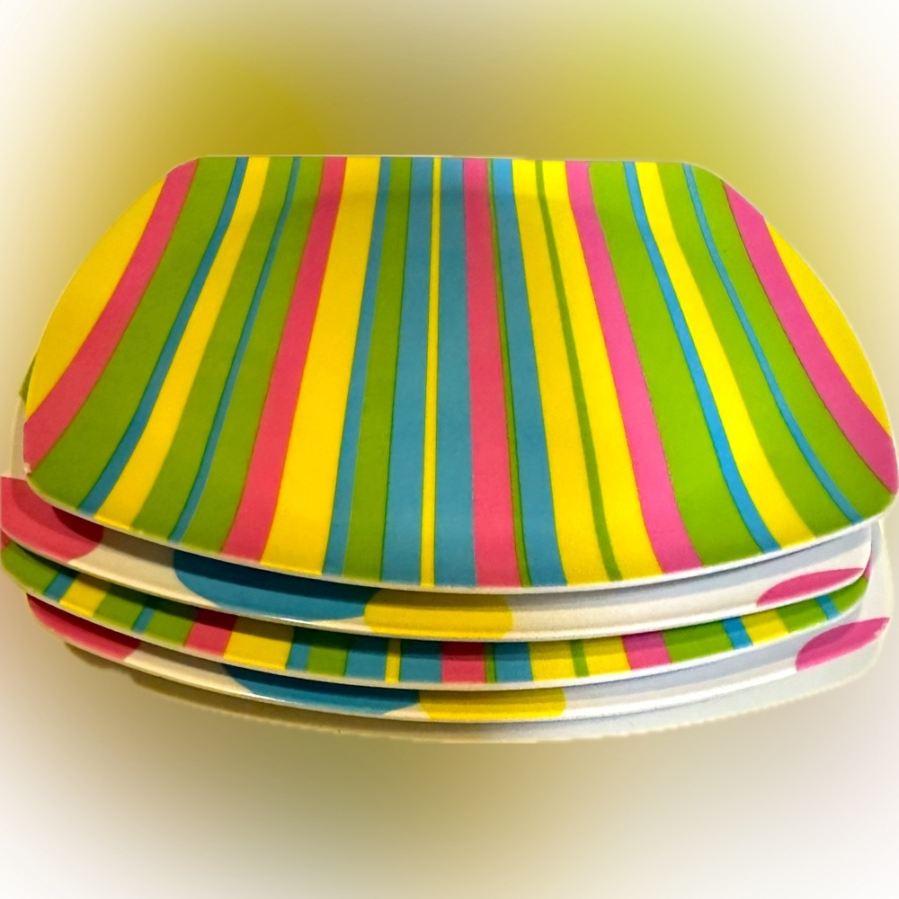 VTG PASTEL STRIPED SPOTED LIGHT MELAMINE 9.5” 4 PLATES EASTER DORM PARTY PICNIC